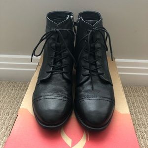 Comfortiva Cordia Lace-Up Boots New in Box 7W